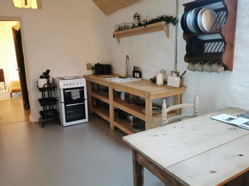 Cosy Couples Retreat at THE COOP with Hot Tub in Kilkeel