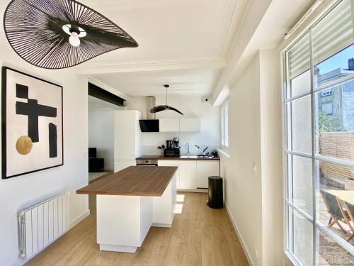 Spacious 2 room Luxury renovated Terrace Garage-Madeleine