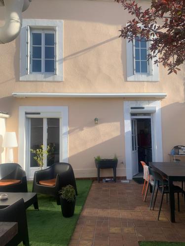 Maison complete proche circuit centre ville 8 a 10 personnes 4 chambres 2 salle de bain gîte à louer Pontlieue