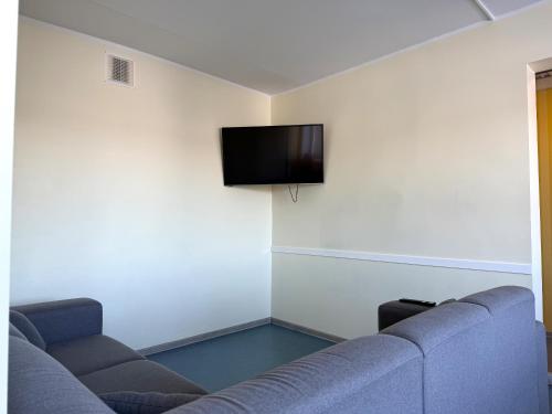 3 twin beds