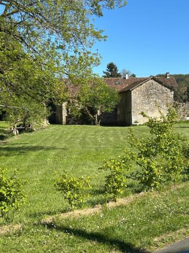 花園, mill house in the dordogne in 聖皮耶爾德科爾