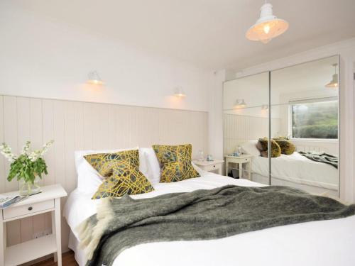 Facilities, 2 Bed in Newquay oc-43204 in Mawgan Porth