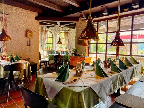 餐廳, Hotel Tannenhof in 勞巴克