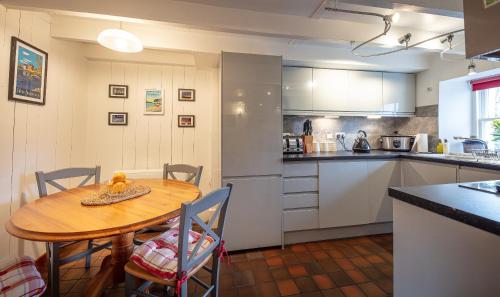 Beachcomber Cottage - image 29