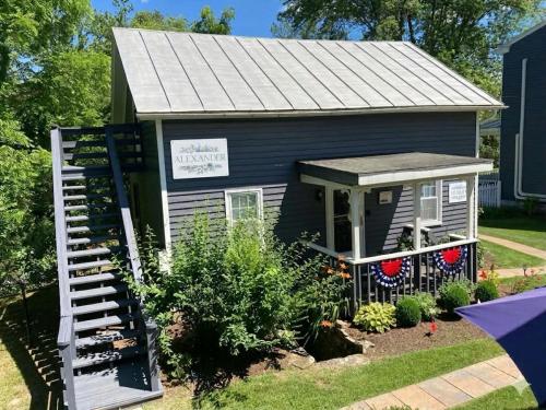 Family Farmhouse Inn in Mount Jackson, USA