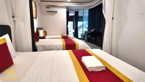 room detail thumbnail 1