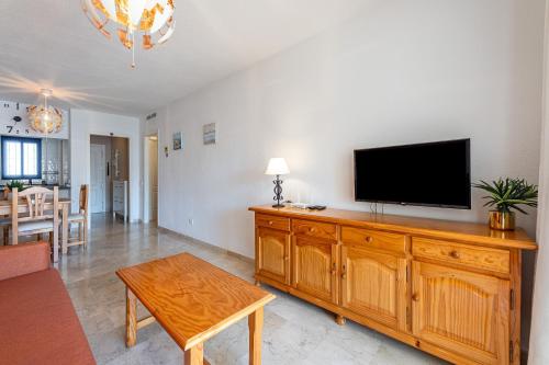 797 HOLIDAY RENTALS-Acogedor piso para 5 en Torrequebrada - image 2