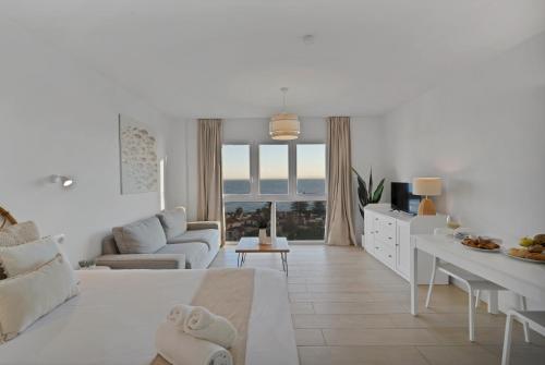 AIO Seaview Apartment - Prime Location & Sea Views