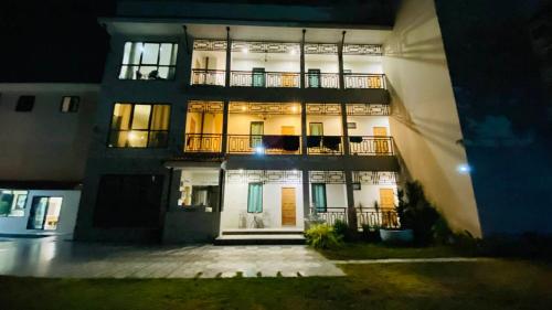 room detail thumbnail 2