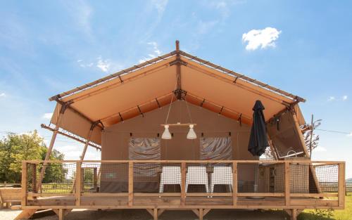 ระเบียง/ชานเรือน, Lodge Holidays - Glamping Heart of Nature in ริบนิก