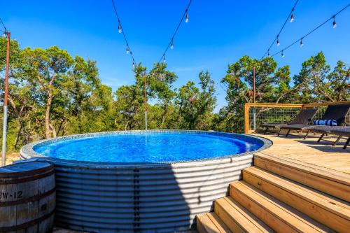 The Jungalow at Mystic Hills Ranch in Fischer, USA