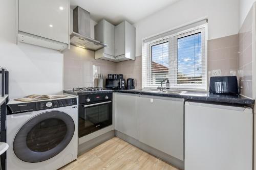 Walk to Stadium: Prime 1BR Stay | 2 Beds Sleeps 3 - image 13