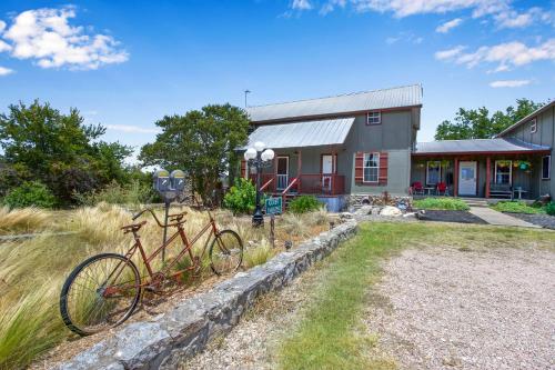Swing On Inn- Suite Thyme in Dripping Springs, USA