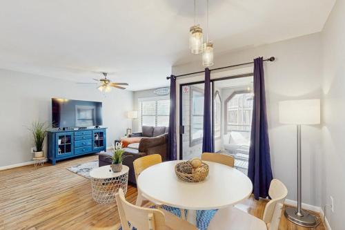 Dunes Pointe B-11 near Apache Pier & Fmly Campground