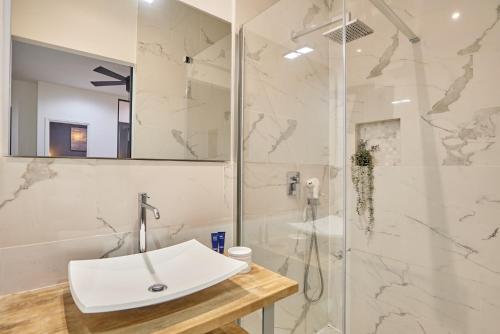 Sublime flat in the centre of ParisMontorgueil - image 13