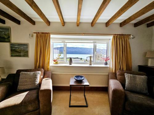 Fabulous Lochside Home with Incredible Views in Лочкаррон