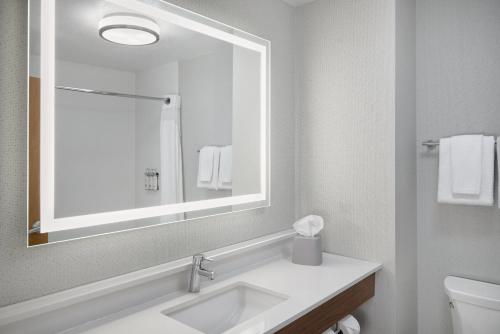 Holiday Inn Express Kansas City - at the Legends! an IHG Hotel - image 35