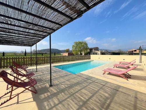 Masia Can Pares with pool & stunning surroundings in Szentgyörgy