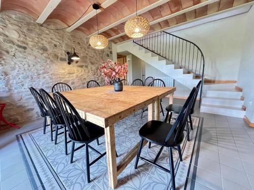 Masia Can Pares with pool & stunning surroundings in Szentgyörgy