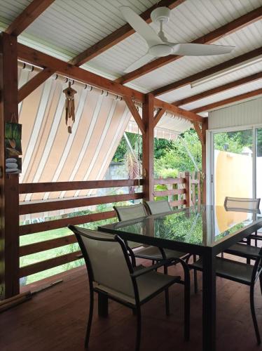 Balcony/terrace, Villa Pave Fleurie, piscine in Morne-A-l'Eau
