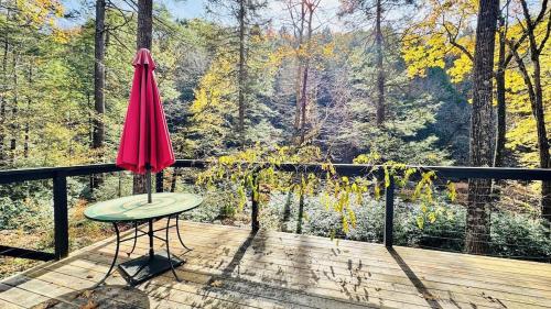 VT Summer Living in a luxurious Forest Retreat with private sauna and swimming hole in 纽芬 (VT)