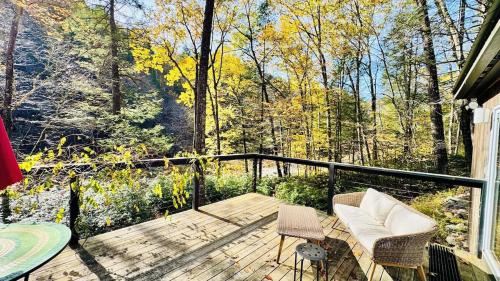 VT Summer Living in a luxurious Forest Retreat with private sauna and swimming hole in 纽芬 (VT)