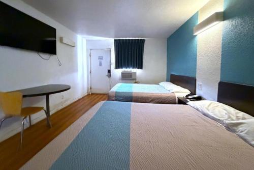 Trade Wind Motel - image 37