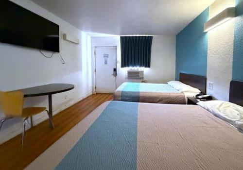 Trade Wind Motel - image 35