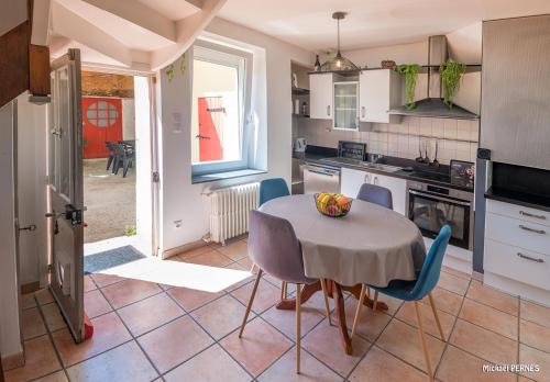 . RÉF 398 - HENNEBONT maison de ville de caractère avec jardinet et patio