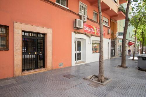 Brand New 3 Bedroom Apartment by the Center - image 36