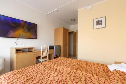 2 twin beds