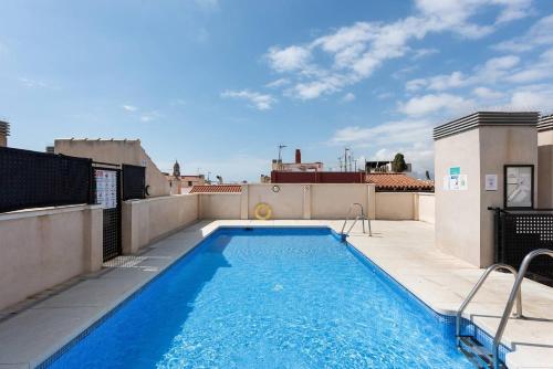 C88 - Deluxe Apartment Downtown with Pool and Parking