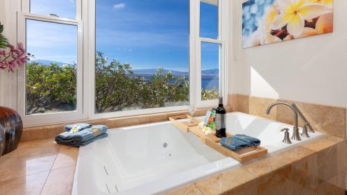 A szálláshely kívülről, House of Singing Whales - Big Island Vacation Villa in Hawaii - 28 night minimum in Kawaihe (HI)