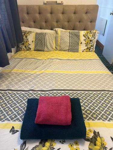 Hylands Hotel Double Room with Shared Bathroom & Free Parking in 貝斯頓利蘭德斯
