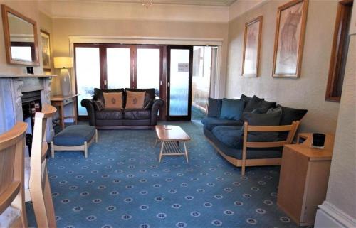 Hylands Hotel Double Room with Shared Bathroom & Free Parking in 貝斯頓利蘭德斯