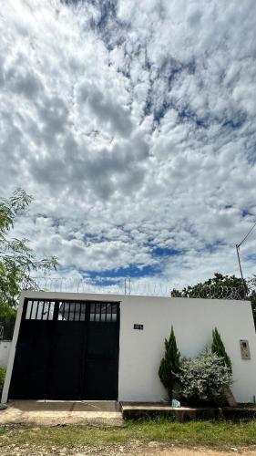 CASA VACACIONAL REMODELADA EN CARMEN de APICALA in Carmen de Apicala