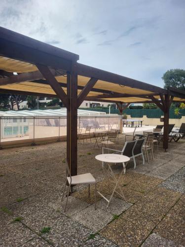 Heliotel Marine plages piscines tennis terrasse jardin in Saint-Laurent-du-Var