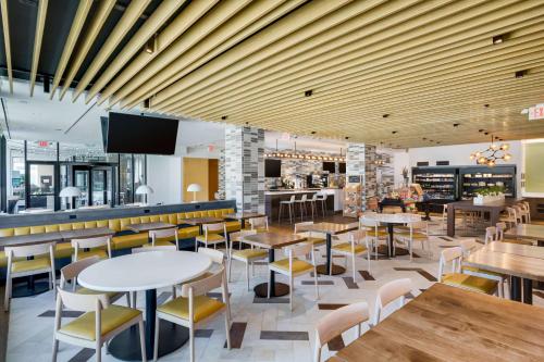 DoubleTree by Hilton Hartford Downtown in Hartford, USA