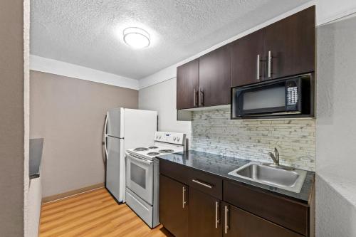 Red Roof Inn Ardmore - image 36