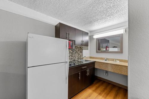 Red Roof Inn Ardmore - image 30