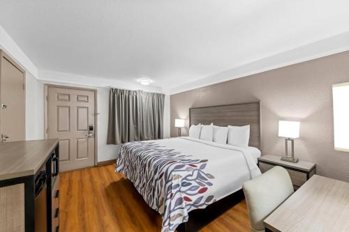 Red Roof Inn Ardmore - image 37