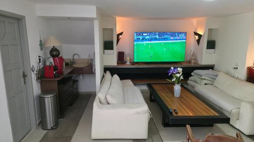 סוויטת בונד גרנד גארדן-BOND Grand Garde Suite in Omer