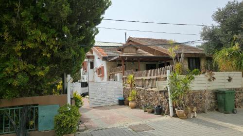 סוויטת בונד גרנד גארדן-BOND Grand Garde Suite in Omer