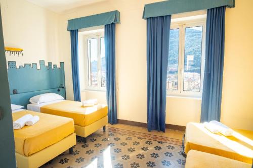 4 twin beds