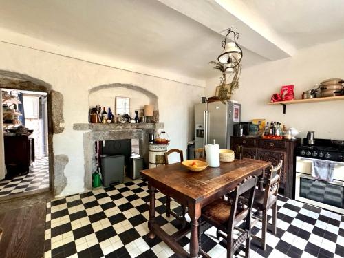 Chambres 6 personnes Maison Saint Jean in Château-Chalon