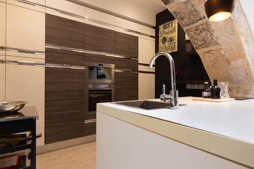 Elegant Maltese Townhouse in 阿塔德