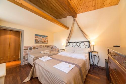 Podere Il Poggiolo Ideally located in the prime touristic area of Rufina, Podere Il Poggiolo promises a relaxing and wonderful visit. Featuring a complete list of amenities, guests will find their stay at the property a