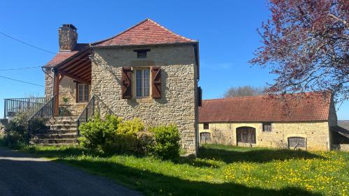 maison de campagne en pierre – khách sạn tại Degagnac