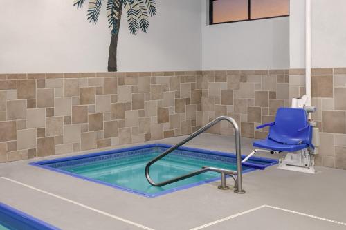 Holiday Inn Quincy an IHG Hotel - image 38