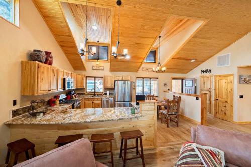 Casa La Luz An Elegant Mountain Retreat - image 14
